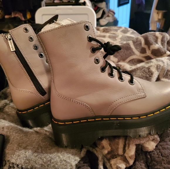 NEVER WORN Dr. Martens Jadon Pisa platform US womens size 8 - Picture 4 of 5